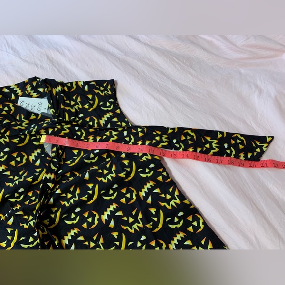 Halloween Retrolicious Bow Top - Picture 7 of 12